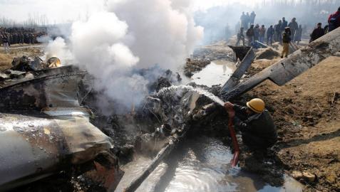 India anuncia que derribó un caza paquistaní y que perdió otro en un combate