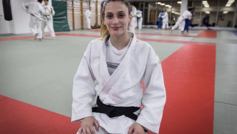 La judoka navarra Saioa González, en las instalaciones del Club Natación Pamplona donde suele dar clases.