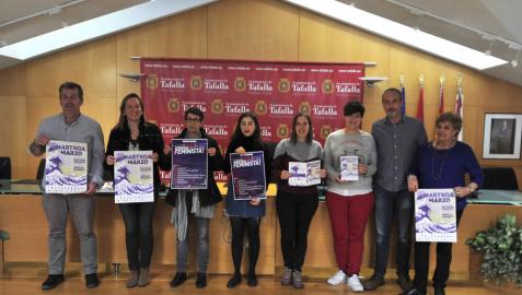 Representantes municipales y de colectivos feministas de Tafalla en la presentación del programa.