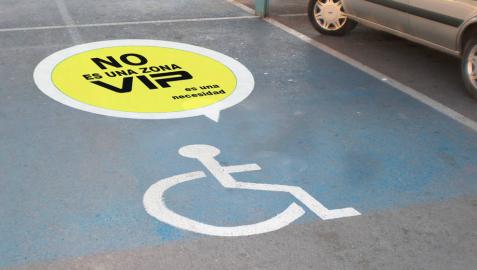 Campaña sobre el uso de plazas para discapacitados en Pamplona.