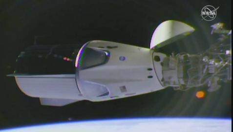 La cápsula de SpaceX se acopla con éxito a la Estación Espacial InternacionaI