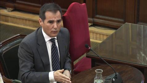 El Gobierno ofreció a Puigdemont votar en la calle para evitar el 1-O