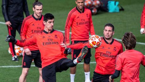 El Ajax amenaza el billete a cuartos de un Madrid deprimido
