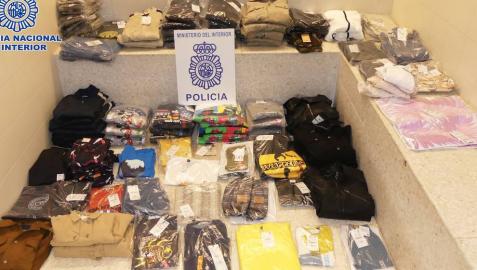 Las prendas de ropa incautadas en Logroño por la Policía Nacional.