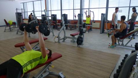 El polideportivo de Estella enseña a los usuarios su nuevo gimnasio