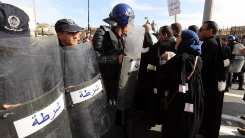 Tercer viernes de protesta masiva en Argel contra la reelección de Bouteflika