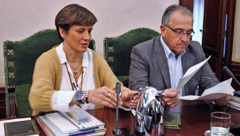 Los regionalistas Ana Elizalde y Enrique Maya, al inicio de la sesión.
