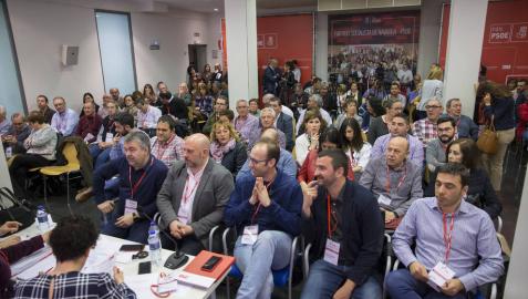Reunión, el sábado, del Comité Regional del PSN. En primera fila, los candidatos al Congreso, Cerdán (izda.) y al Senado, Magdaleno (dcha.).