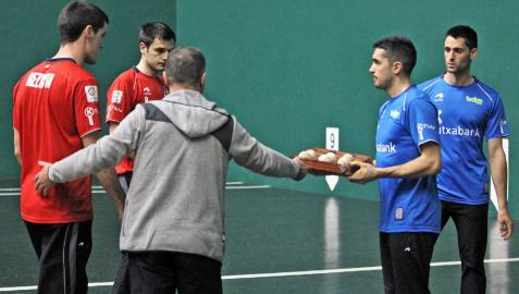 Elezkano II-Rezusta son favoritos, pero llegan con dudas a 'semis'