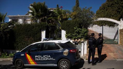 Detenido un hombre como presunto autor de la muerte de su mujer en Estepona