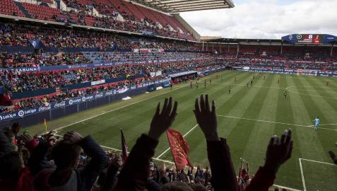 El Sadar se rinde ante el equipo femenino de Osasuna