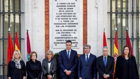 Una corona de laurel homenajea a las víctimas del 11-M quince años después
