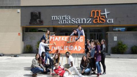 Fotografía de grupo tomada en la mañana de este martes a los estudiantes responsables de sacar adelante la iniciativa.