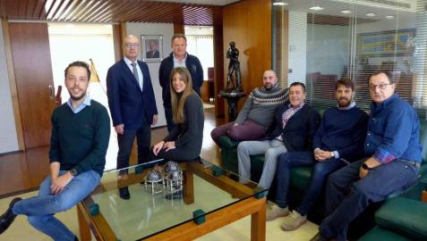 Grupo Enhol recibe el premio de empresa familiar de Adefan