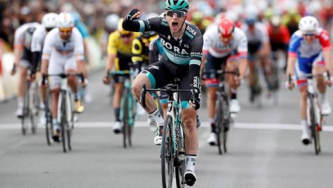 Bennett (Bora) rompe la racha de Groenewegen en la París-Niza