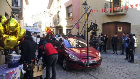 El equipo de rodaje de la película china 'Line Walker II' ha filmado esta semana en tafalla. la escena estrella ha sido la de una persecución de coches que se desarrolla durante un supuesto encierro de san fermín. cientos de navarros han participado en el rodaje como figurantes
