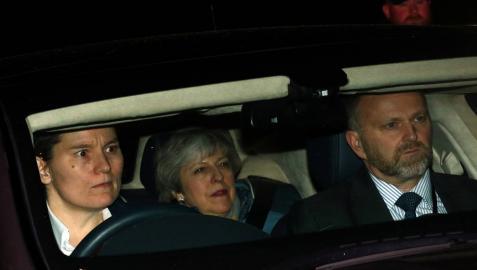 Theresa May abandona el Parlamento británico.