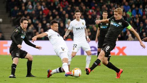 Valencia juega a la ruleta rusa y Guedes le mete en cuartos en el 93