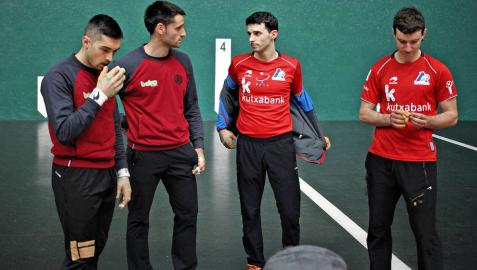 Víctor-Albisu y Altuna III-Martija decidirán esta tarde en el Labrit cuál de las dos combinaciones mantiene vivo el sueño de ser finalistas.