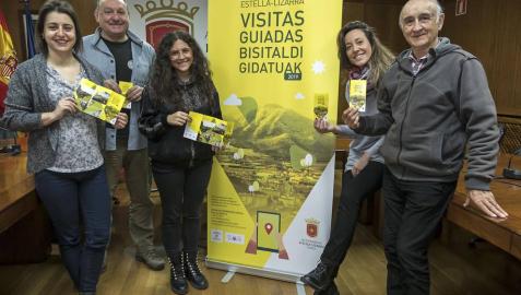 Desde la izquierda, Laida Ansorena (Nahiaz), Mikel Ramos (Navark), la técnica municipal Andrea Rodríguez, la edil Marta Astiz y Xabier Larreta (CETE) durante la presentación del programa.