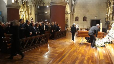 Multitudinaria despedida en el funeral del ex presidente Juan Manuel Arza en Estella