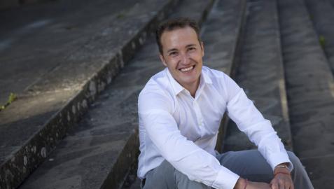 Luis Campos Iturralde: “El efecto positivo de la renta en la felicidad no es lineal ni infinito”