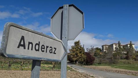 Andéraz, el colegio e internado de las madres escolapias, en suelo de Abárzuza y situado entre esta localidad y la de Arizala.