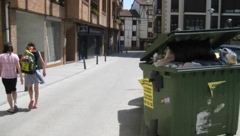 Piden reponer contenedores “con la tapa rota o sin ella”en Alsasua