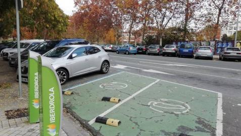En España apenas hay 800 puntos de carga semirrápida (> 22 kW) frente a los 25.000 de Francia o Alemania