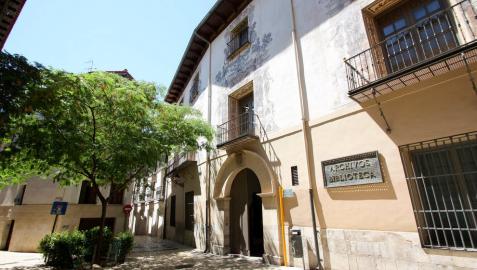 Colegio Abogados de Tudela dona al Archivo Municipal 1.600 libros de derecho