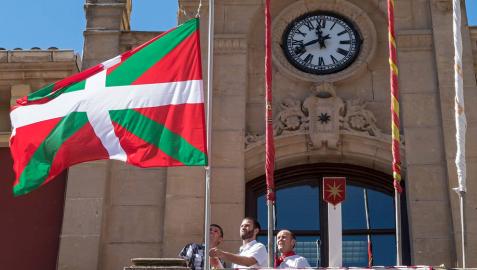 33 ayuntamientos han pagado ya más de 200.000 € en pleitos por las banderas