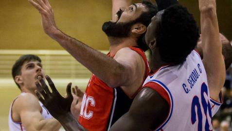 El líder eclipsa al Basket Navarra