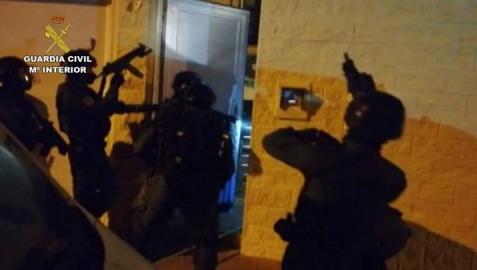 Desarticulada una red de tráfico de personas y de drogas, con 19 detenidos