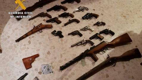 Detenido un hombre de 75 años por disparar a su vecino y tener 19 armas en casa