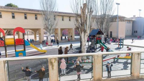 Imagen del patio de Infantil del colegio público Elvira España.