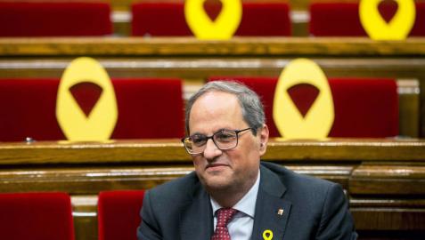 El síndic recomienda a Torra que retire los lazos durante el período electoral