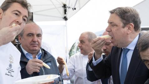 Javier Díaz, Ignacio Idoate Vidaurre, Nicolás Ramírez (Túbal), José Luis Arasti y el ministro de Agricultura, Luis Planas. Javier Díaz, Ignacio Idoate Vidaurre, Nicolás Ramírez (Túbal), José Luis Arasti y el ministro de Agricultura, Luis Planas.