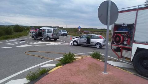 Cuatro personas heridas en un accidente en el cruce entre Allo y Arróniz