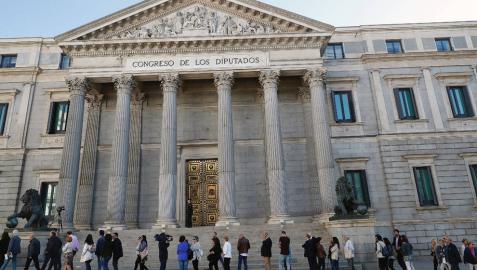 Sale del Congreso, entre aplausos, el féretro de Alfredo Pérez Rubalcaba