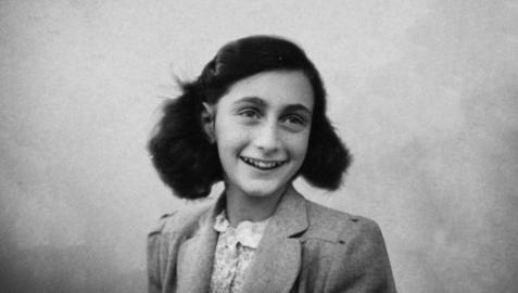 Publican por primera vez la versión completa del diario de Anna Frank