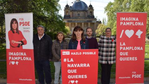 Esporrín, en un acto electoral del PSN ante el Monumento a los Caídos de Pamplona