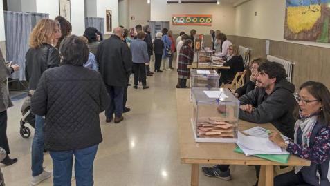 Colas para votar en Navarra en una jornada con una participación casi 6 puntos superior a la de 2016