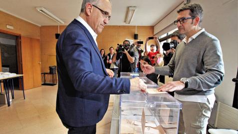 Maya (Na+) anima a votar en un momento