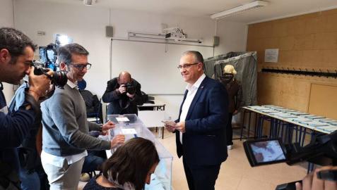 Maya anima a votar en un momento