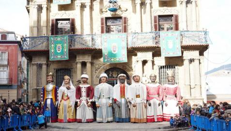 La festividad de San Saturnino ha arrancado con el desfile de Gigantes y Cabezudos