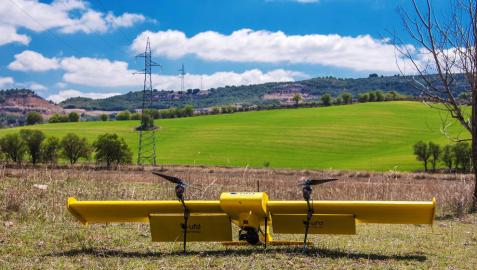 Una start up navarra y UFD realizan el primer vuelo de dron sobre red eléctrica Una start up navarra y UFD realizan el primer vuelo de dron sobre red eléctrica