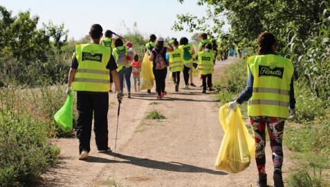 Florette organiza una jornada de 'plogging' para limpiar los márgenes del río Aragón