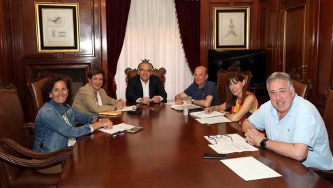 Primera reunión de la legislatura de la nueva Junta de Portavoces del Ayuntamiento de Pamplona con Enrique Maya como alcalde.