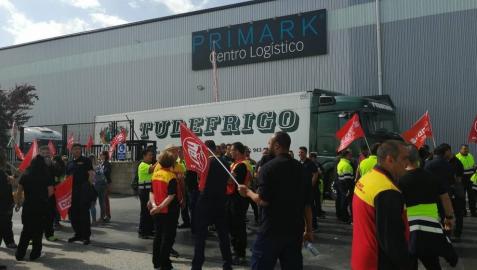 Huelga en el almacén de Primark que abastece a todas sus tiendas en España