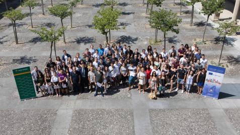 Alumnado de Formación Profesional que ha participado en el programa Erasmus+ junto a responsables de Educación y de Caja Rural de Navarra.